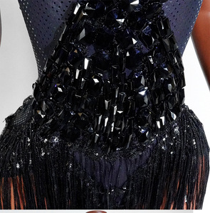 Body Nero Techno Noir con Frange in Spandex/Poliestere per Donna, Ideale per Performance sul Palco, Cantanti e Showgirl - Product Image 6