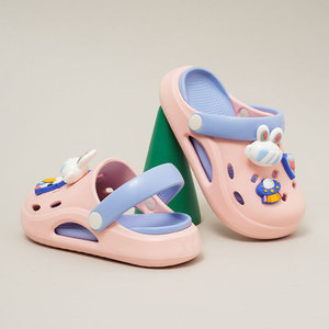 <span class=keywords><strong>รอง</strong></span>เท้าแตะเด็กแบบกันลื่น EVA รุ่นปี 2026 ลายกระต่ายอวกาศ 3 มิติ และยูเอฟโอ พร้อมสายรัดส้นปรับได้ รับผลิตแบบ OEM ขั้น<span class=keywords><strong>ต่ำ</strong></span>จำนวนน้อย พร้อมสกรีนโลโก้ตามสั่ง - Product Image 3