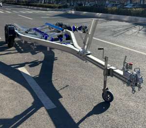 Remorque de bateau en aluminium durable à double essieu de 21 pieds avec lits superposés en polyéthylène, poids du véhicule de 450 kg pour les bateaux de 18 à 20 pieds avec VIN et DOT - Product Image 2