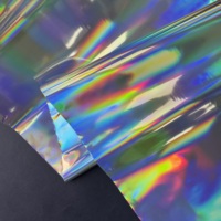 Película de laminación brillante holográfica metálica arcoíris con efecto de relieve suave, impermeable y con brillo, de BOPP, para bolsas de regalo, a bajo precio.