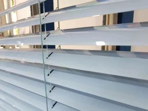 Volet en aluminium résistant à l'humidité pour villa, centre commercial, station balnéaire indonésienne, balcon, ombrage avec design européen - Product Image 5