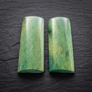 Manches de couteau en os véritable poli vert, faites à la main, style artistique « Love », objet de collection - Product Image 3