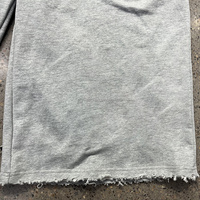 Shorts de jogging à jambe large avec logo personnalisé imprimé, taille froncée style sac en papier, ourlet effiloché brut, empiècements à carreaux et poche arrière – Vente en gros