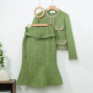 <span class=keywords><strong>Ensemble</strong></span> deux pièces <span class=keywords><strong>en</strong></span> <span class=keywords><strong>tweed</strong></span> élégant et luxueux avec veste structurée et jupe ceinturée, tenue de soirée de luxe pour femmes - Product Image 3