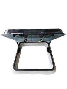Accessoires RV 400*400mm RV Caravan Skylight avec lumière LED 12V Cadre en aluminium Fenêtre de toit - Product Image 2