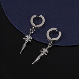 Pendientes de Aro Hipoalergénicos que No se Deslustran, con Colgante de Espada de Acero Inoxidable Estilo Hip Hop, Tipo Clip - Product Image 6