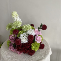 Composition florale populaire pour mariage, en soie artificielle, avec hortensia vert et rose bordeaux, boule de fleurs bordeaux pour décoration de mariage