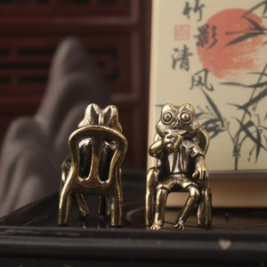 Ornamen Meja Kantor Kecil Katak Mini Duduk di Kursi Minum Teh Dekorasi Meja Rumah Hiasan Meja Teh untuk Hadiah - Product Image 2