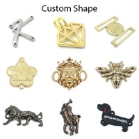 Étiquettes de couture personnalisées en alliage de zinc durables, surface lisse, placage durable, étiquette de nom en métal, logo pour chaussures