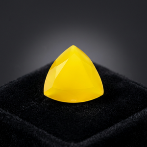 พลอยแคลเซโดนีธรรมชาติทรงทริลเลียนคัทขนาด 3 มม. สีฟ้า/ชมพู/เหลือง/เขียว |   ซันไชน์ ไจปุร์ เจมส์ มิเนอรัลส์ แร่ธาตุจากราชสถาน น้ำหนัก 0.12 กรัม แบบเม็ด - Product Image 1