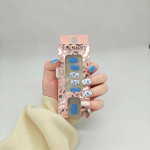 <span class=keywords><strong>Uñas</strong></span> postizas con <span class=keywords><strong>estampado</strong></span> <span class=keywords><strong>de</strong></span> <span class=keywords><strong>vaca</strong></span> y corazón azul y blanco, <span class=keywords><strong>uñas</strong></span> cuadradas cortas reutilizables, 24 piezas - Product Image 3