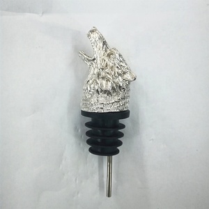 Unique En Gros meilleure qualité Souvenir Cadeaux Animal Loup Tête Whisky Bouteille Rouge Vin Aérateur Verseur Pour Bar Maison - Product Image 2