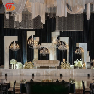 Arche de scène en PVC personnalisée SMOOTH pour événements, avec lustre et mur de fond, en forme de portail blanc - Product Image 2