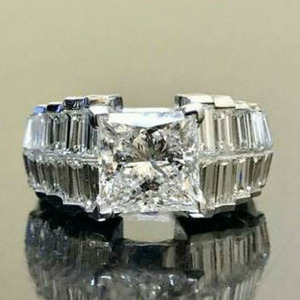 Anello a Forma di T con Zirconi Quadrati per Donne, Elegante Gioiello da Dito alla Moda - Product Image 1