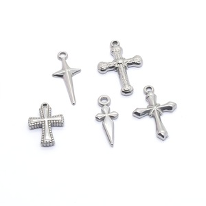 จี้รูปกางเขนสแตนเลสขนาดกลางขัดเงาอุปกรณ์ทำเครื่องประดับ DIY - Product Image 3