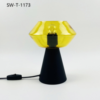 Lampu Meja Bar LED Nordik Modern untuk Restoran, Hotel, Lampu Meja Besi Metal, Lampu Meja LED Desainer untuk Kamar Tidur dan Ruang Baca