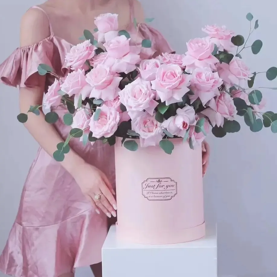 Nouvelles boîtes cylindriques florales boîtes de fleuriste rondes Bouquet de fleurs chapeau rond coffrets cadeaux carton rond personnalisé
