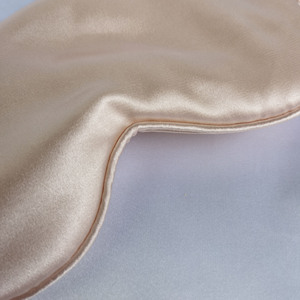Heenlong Sleep Travel Satin Sleep <span class=keywords><strong>Funda</strong></span> <span class=keywords><strong>de</strong></span> <span class=keywords><strong>almohada</strong></span> para dormir Piel rosa con máscara para los ojos Scrunchies para el cabello <span class=keywords><strong>Funda</strong></span> <span class=keywords><strong>de</strong></span> <span class=keywords><strong>almohada</strong></span> <span class=keywords><strong>de</strong></span> <span class=keywords><strong>satén</strong></span> <span class=keywords><strong>de</strong></span> seda con caja <span class=keywords><strong>de</strong></span> regalo - Product Image 2