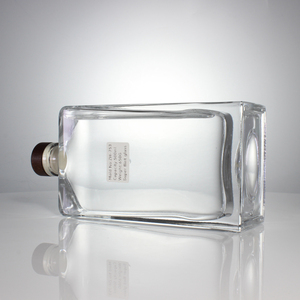 Bouteilles recyclables en verre <span class=keywords><strong>de</strong></span> forme carrée <span class=keywords><strong>de</strong></span> 250ml 500ml à <span class=keywords><strong>prix</strong></span> d'usine pour whisky liqueur vodka <span class=keywords><strong>gin</strong></span> avec liège Vente en gros - Product Image 2