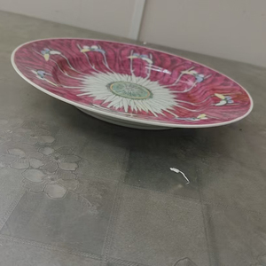 Piatto Decorativo in Ceramica Vintage Cinese Dipinto a Mano con Bok Choy Rosa e Api, 9 Pollici, per Decorazione Casa, Porcellana con Medaglione Rosa - Product Image 2