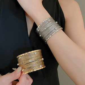 Bracelet manchette ouvert multicouche en alliage, style européen et américain, avec pierres naturelles incrustées, effet métal lourd exagéré, cadeau - Product Image 1