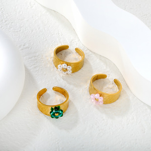 แหวนแฟชั่น แหวนทองรูปดอกไม้ แหวนเปิดฝังมุก ของขวัญเครื่องประดับสำหรับทุกเพศ - Product Image 2