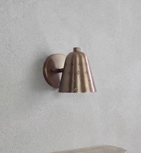 Applique murale en laiton chromé poli, abat-jour conique perforé, lampe de style moderne du milieu du siècle - Product Image 3