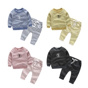 Lots de sweats à capuche et ensembles de vêtements de marque pour enfants pour Taobao - Product Image 1