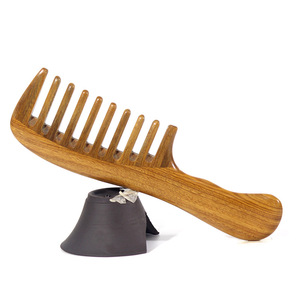 Hengyang County Lanlong Township Green Sandalwood <b>Wide</b> Tooth <b>Comb</b> Massage Meridian Handmade Hair Styling <b>Comb</b> - Product Image 5