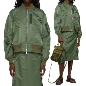 Chaqueta de Exterior Personalizada para Mujer, Color Verde Militar, Mangas Largas, Chaqueta Bomber de Nylon Twill, Cortavientos - Product Image 1