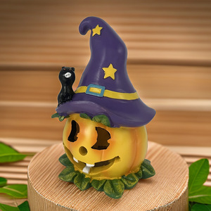 Figurine miniature en résine de citrouille avec chapeau de sorcière et chat, décoration d'Halloween pour intérieur, ornement lumineux à piles - Product Image 3