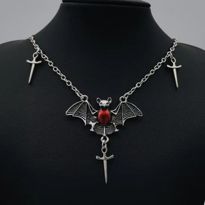 Collar con colgante de murciélago gótico, accesorios de joyería de Halloween para mujeres y hombres, cristal de sangre, espina, paganismo, gargantilla de bruja, cadenas - Product Image 3
