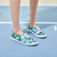 Chaussures de mode en toile légères très vendues avec logo personnalisé, chaussures de sport/chaussures en toile blanches en gros en Chine.