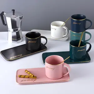 Набор фарфоровых винтажных чайных чашек и блюдец с логотипом под заказ