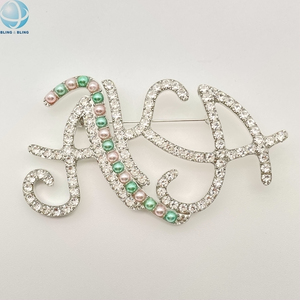 Spilla da bavero alla moda con strass e perle, placcata argento, con simbolo Alpha della confraternita <span class=keywords><strong>ALKA</strong></span>, all'ingrosso dalla fabbrica - Product Image 1