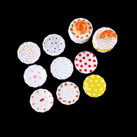 Nouvel accessoire miniature en résine plastique pour maison de poupée, motif dessin animé mignon, fait main, technique d'émail goutte à goutte, motif cœur à pois