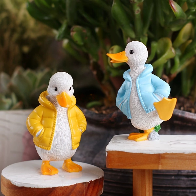 Fashion Duck Resin Figurine-Hand-painted Animal Statue-Winter Coat Design-Home & Garden Decoration-Wholesale Factory