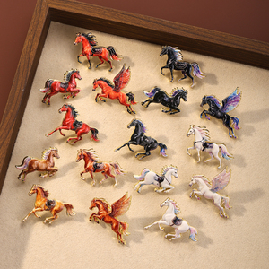 Spille in metallo smaltato morbido personalizzate a tema Cavallo e Pegaso, stampate UV, accessori moda in stock - Product Image 2