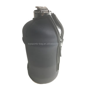 2.2L Botella de agua de medio galón Funda de almacenamiento aislada Neopreno Negro con soporte para teléfono - Product Image 5