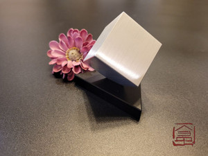 Ensemble de cubes en métal Al <span class=keywords><strong>Cube</strong></span> avec base triangulaire Couleur noire Logo personnalisé Personnalisation graphique - Product Image 4