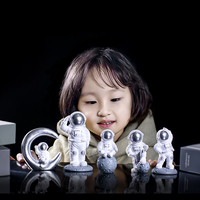 Vente chaude Dessin Animé Figurines Astronautes Spaceman Mini Résine Artisanat Pour Jardin Bureau Décoration de La Maison