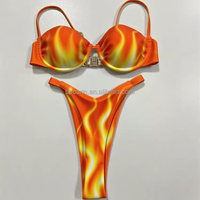 Ensembles de bikini à impression dégradée multi-design Maillot de bain à anneau en acier pour femmes Haut triangulaire Bas de string Vêtements de plage élégants Logo personnalisé