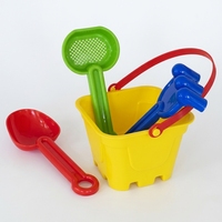 Ensemble de jouets de plage dans un sac en filet, ensemble de seaux de plage pour enfants, outils de fouille de sable, jouets d'été pour bébés et tout-petits