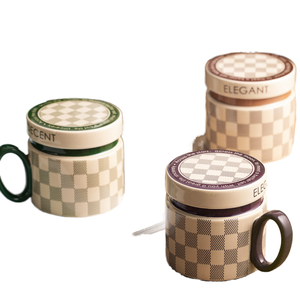 Tazza in Ceramica Retrò ed Elegante con Coperchio, Motivo Cartoon, Stile Lussuoso, Tazza per il Ritorno a Scuola, Adatta a Microonde e Lavastoviglie - Product Image 1