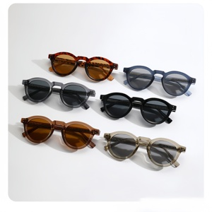 Lunettes de soleil unisexes tendance avec logo personnalisé, monture ronde TR, verres plats anti-lumière bleue UV400, idéales pour les vacances et les influenceurs - Product Image 3
