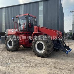 Tracteur agricole Case 5504 4x4, moteur rouge, transmission par engrenages - Product Image 2