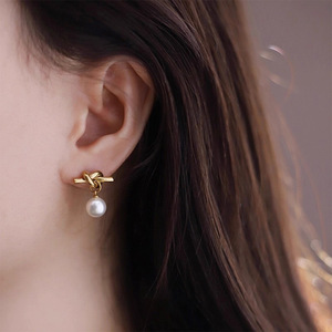 Pendientes de Aniversario de Estilo Francés INS con Perlas Grises de Cristal Simuladas y Cuerda Anudada en Forma de Gota, Chapados al Vacío en Acero Inoxidable 18K - Product Image 4