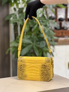Sac bandoulière en cuir de crocodile du Nil jaune, design élégant et tendance, longueur de la bandoulière réglable - Product Image 6