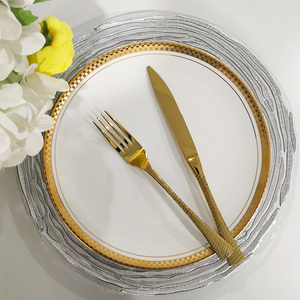 Ensemble d'assiettes en céramique de luxe blanc royal avec bord doré Assiettes en <span class=keywords><strong>porcelaine</strong></span> plaquée or véritable 18 carats Assiettes rondes en <span class=keywords><strong>porcelaine</strong></span> à bord doré - Product Image 5