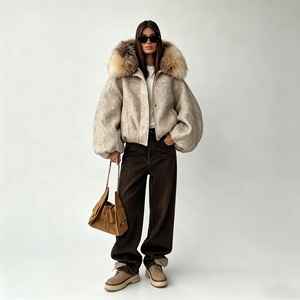 Zeyu Damen Fledermausärmel Kurzer Wollmantel Großer Kunstfell-Kragen Winter Übergroße Jacke Öko-Damen-Kunstfellmäntel ODM - Product Image 2